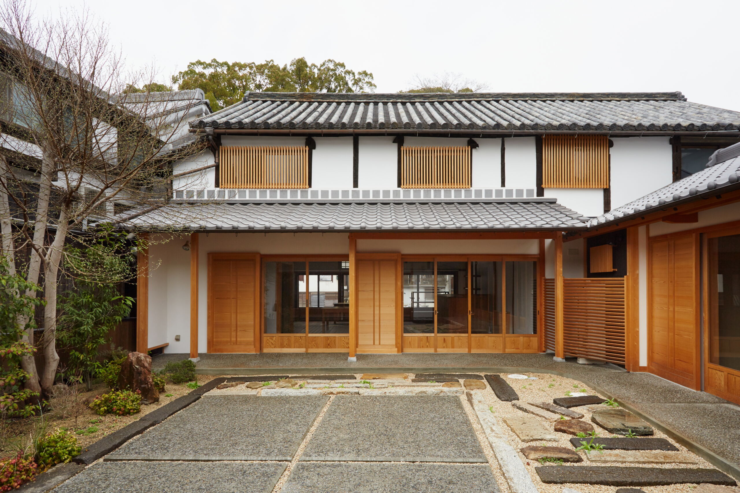 倉敷美観地区? 焼杉木製フレーム入り 陶板画 [25cmx25cm] 落款 天